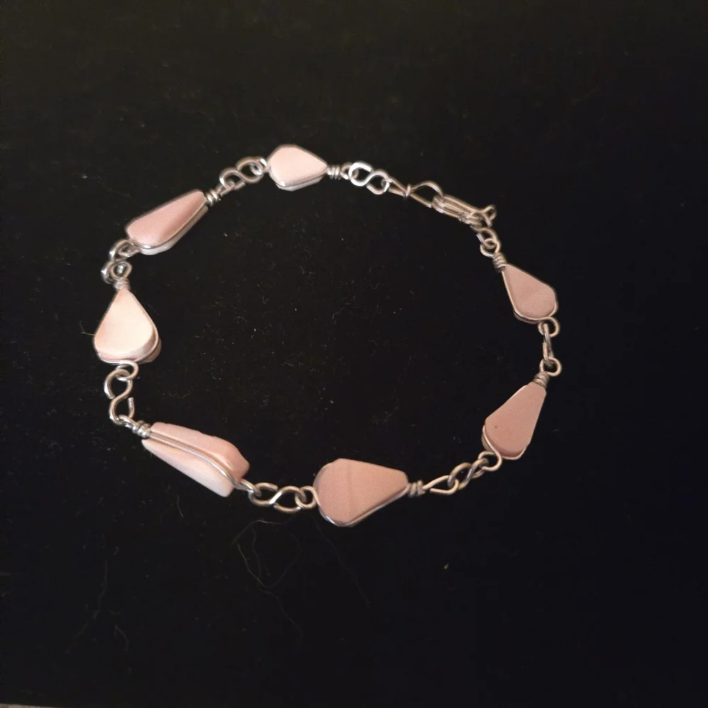 Pink beaded braclet - Picture 1 of 3